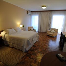 Hotel Los Cedros, hotel v destinaci Salto