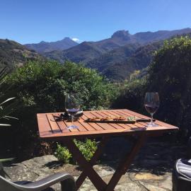 Olmares Terrace Apartment - Picos de Europa, hotel din Lomeña