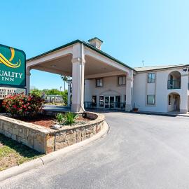 Quality Inn Three Rivers, хотел в Three Rivers
