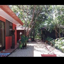Villa De Los Monos, casitas equipadas en Guanacaste, hotel in Matapalo