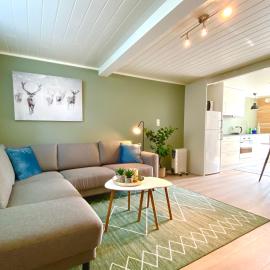 Villa Lovise Riverside, hotel in Stranda