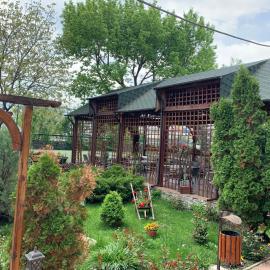 Pensiune Restaurant Rustic Rm Sarat，勒姆尼庫瑟拉特的飯店