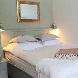 Lofoten Home Apartment, hotel in Leknes