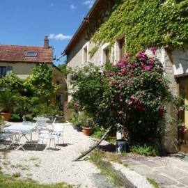 La grange, hotel in Grancey-le-Château