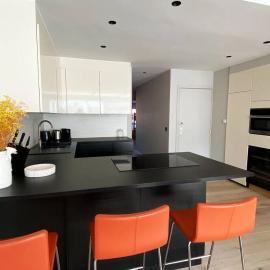 modern appartement near beach in Knokke, hotel in Knokke-Heist