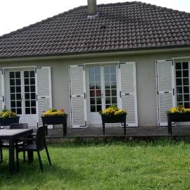Les Gites Lussacois, hotel v mestu Lussac-les-Châteaux