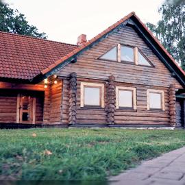Viesu māja ar saunu "Lankalni", hotel en Dzelda