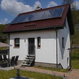 Ferienhaus Familie Lorenz, hotelli kohteessa Zwota