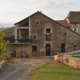 Gîte de fontanes aubrac Margeride loups du gevaudan Lozère – hotel w mieście Saint-Sauveur-de-Peyre
