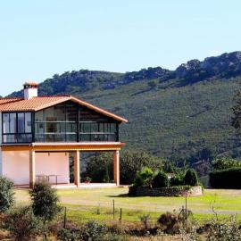 Casa Rural La Sierra de Monfragüe, готель у місті Мальпартіда-де-Пласенсія