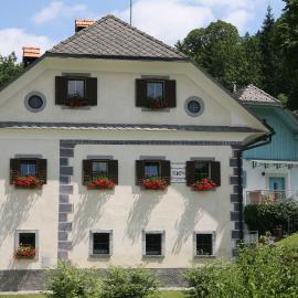 Apartments Cvetje v Jeseni, hotel in Škofja Loka