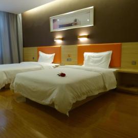 7Days Premium Delingha Center Plaza Branch, hotel em Delingha