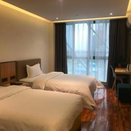 7Days Inn Xianyang Xingping Jincheng Road Branch، فندق في Xianyang