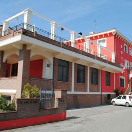 Hotel Cigno Reale, hotel v destinaci Rolo