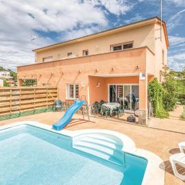 Villa Caravan 6 people 7 kms Lloret de mar, hotel i Vidreres