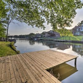Lake Hamilton Home w/ Dock: 8 Mi to Hot Springs NP, hotel v destinácii Hot Springs