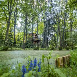 Le Monde de Charlie - Les Cabanes, hotel in Bellerive-sur-Allier