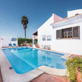 Íris by Algarve Villa Holidays, hotel i Galé