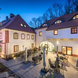 Residence Hluboká, hotelli kohteessa Hluboká nad Vltavou