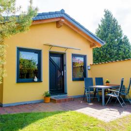 Ferienhaus Hexenschlummer - Schlafzimmer und romantischer Schlafboden, hotel in Thale