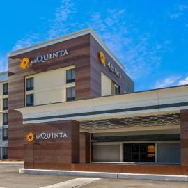 La Quinta Inn by Wyndham Columbia SE Fort Jackson، فندق في كولومبيا