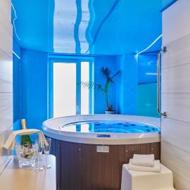 Komorni Hurka, hotel a Cheb
