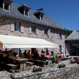 ferme de trielle: Thiézac şehrinde bir otel