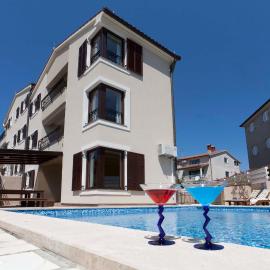 Villa UNDINA - luxury holiday house near beaches for big group, hotel in Premantura