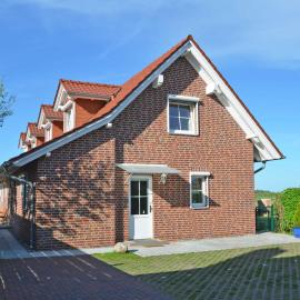 Ferienhaus Lobbe - WG 02 über zwei Etagen, strandnah, готель у місті Лоббе