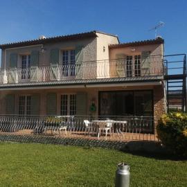 GITE HISTOIRE DE FAMILLE, hotel v destinaci Aubagne