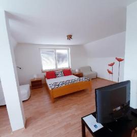 Apartment Patera, hotel in Unhošť