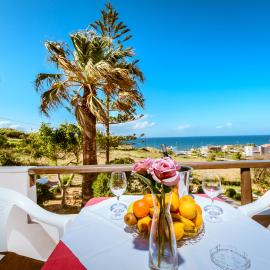 Gregory Village Sea View، فندق في ستالوس
