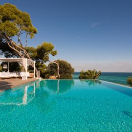 Villa Brisa del Mar Seafront villa located in the Garraf National Park 30 minutes from Barcelona, hotel in Sant Pere de Ribes
