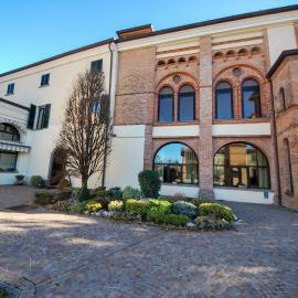Villa Santa Maria dell'Arco - Centro Oreb, hotel din Cazzago San Martino