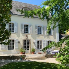 Manoir la Meffrais 1741-Chambres d'hôtes à 3 min de Dinan-Parking Privé, hotel in Dinan