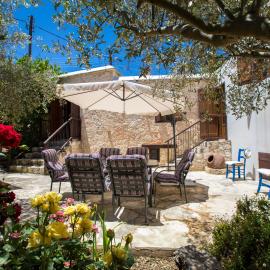 DROUSHIA CORNER HOUSE: Dhrousha şehrinde bir otel