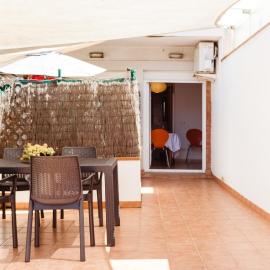 Patio Budget Apartment 12, hotell i Calonge