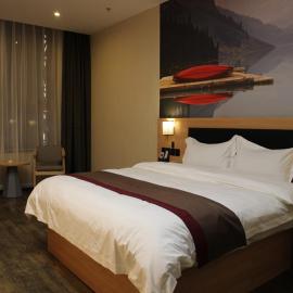 Thank Inn Plus Hotel Liaoning Fuxin Passenger Terminal Station Store, hotel i Fuxin