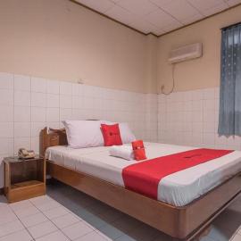RedDoorz @ Ungaran, hotell i Semarang