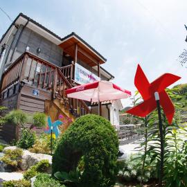 Geoje Blueberry Pension، فندق في جيوجي