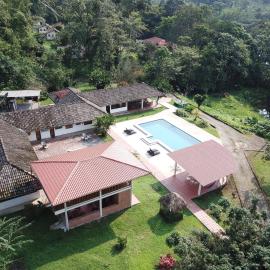 Jungle Lodge El Jardin Aleman, хотел в Тена