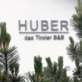 Huber - Das Tiroler B&B, hótel í Oberperfuss