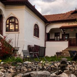 Surasul Muntelui, hotel u gradu 'Dragoslavele'