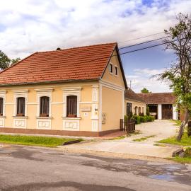 Kápolna Vendégház – hotel w mieście Kerkáskápolna
