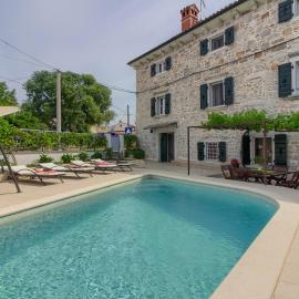 Cozy villa Zita with private pool near town center