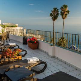 Apartamentos Plaza Cavana 5 – hotel w mieście Nerja