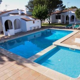 Villas Las Alondras, Hotel in Cala en Forcat