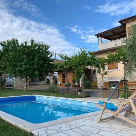 Apartments Leone, hotel in Brtonigla