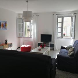 BEL APPARTEMENT SPACIEUX CENTRE VILLE UZES T3, hotell i Uzès