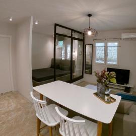 Renovated apartment in Kifissia Center near Metro G25, ξενοδοχείο στην Αθήνα